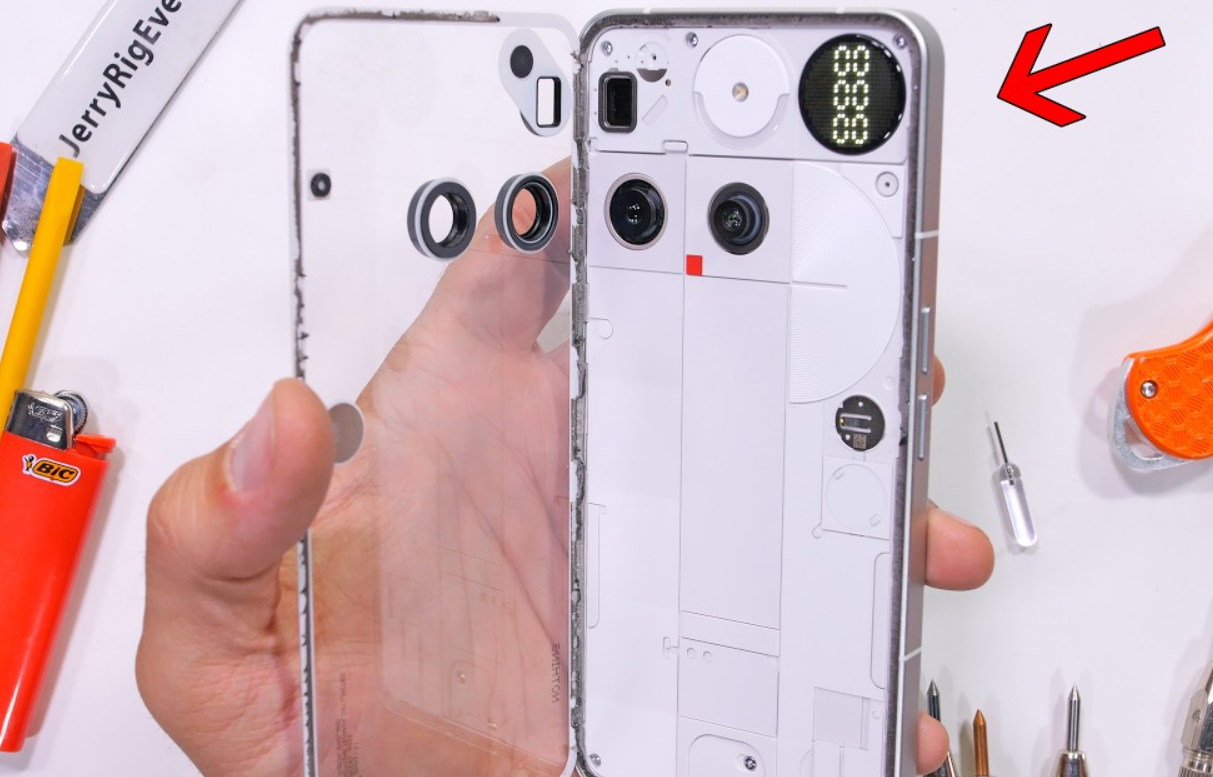 Görünüşünün Ötesinde Sağlam: Nothing Phone 3 Dayanıklılık Testinde Parladı