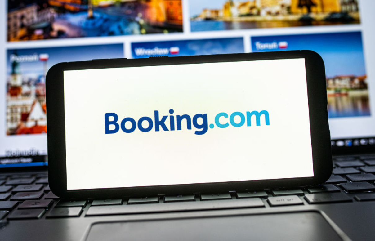 Sahte Booking.com E-postalarına Dikkat: Japon Sembollü Typosquatting Tuzağı
