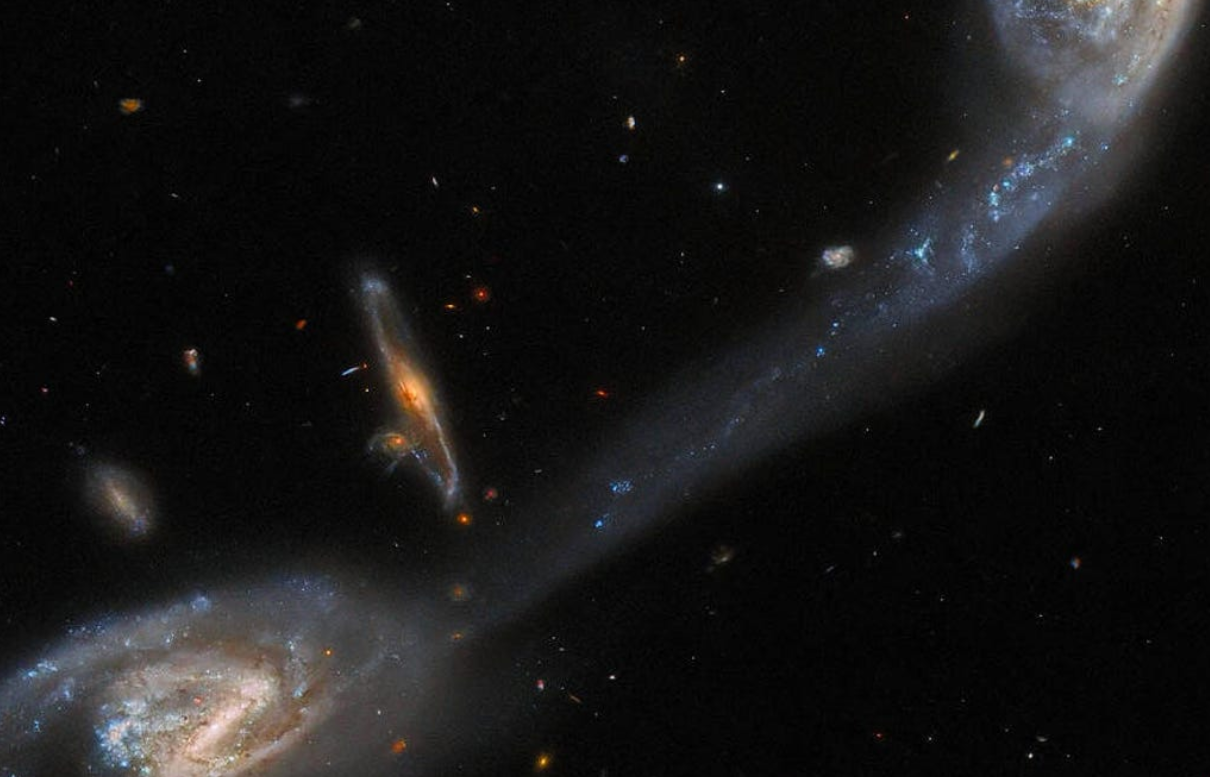 Galaksiler Arası Gaz Yolu: MeerKAT Teleskobu Dev Bir Kozmik Yapıyı Ortaya Çıkardı