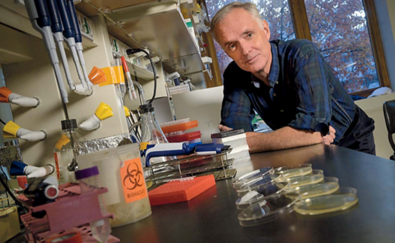 MIT araştırmacılarından Prof. James Collins.