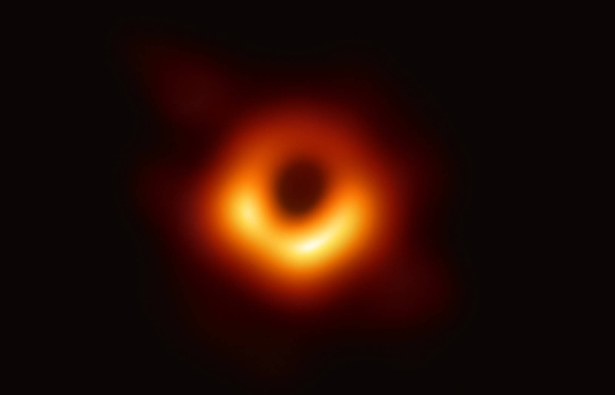 Kara Deliklerin Enerji Sırrı Çözüldü: FPIC Koduyla Yeni Güç Mekanizması Keşfi