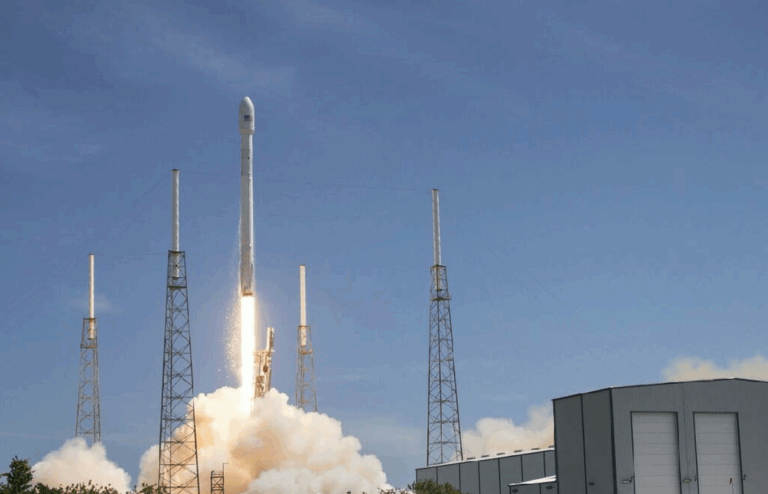 Bilim İnsanları Uyardı: Dünya’ya Düşen Uydular Tehlike Saçıyor