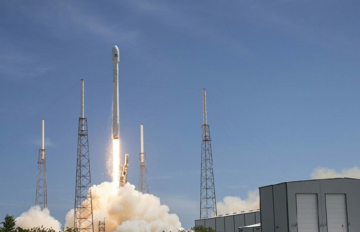 Bilim İnsanları Uyardı: Dünya’ya Düşen Uydular Tehlike Saçıyor