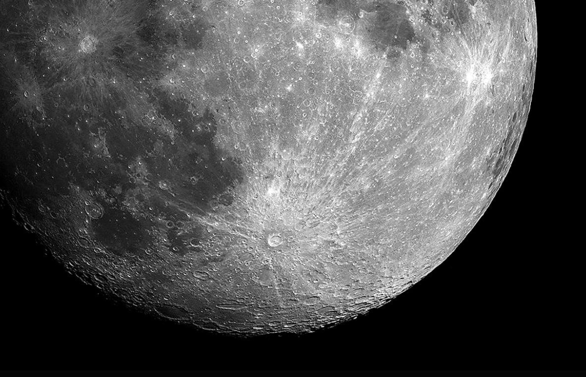 Ay’ın Güney Kutbunda Gizlenen Kozmik Sır: İki Yüzü Neden Farklı?