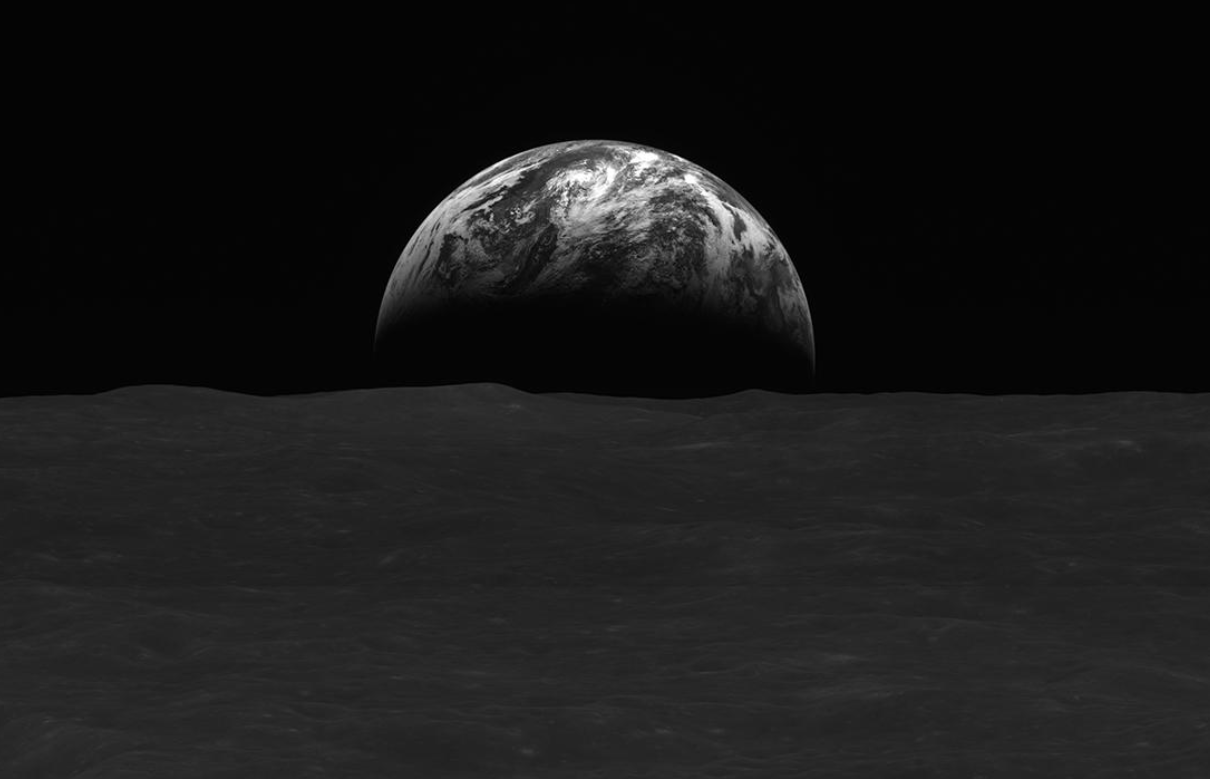 Ay’ın Yüzeyi Dünya’nın Atmosferini Saklıyor Olabilir