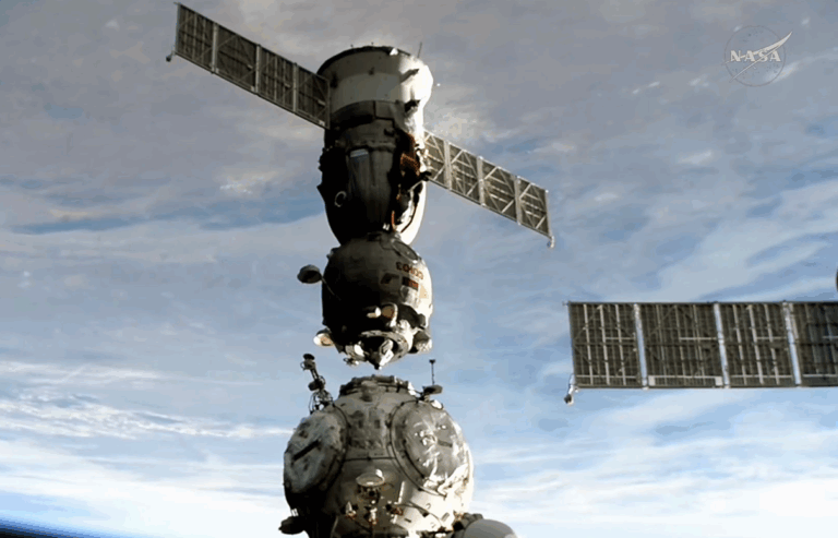 Uzaydan Dönen NASA Astronotuna Rusya’dan Özel Armağan