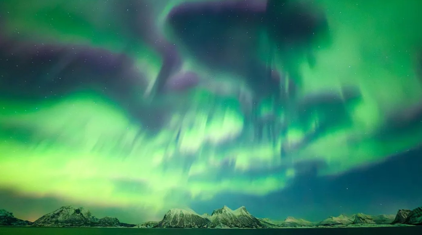 Nadir Kuzey Işıkları: Olağanüstü “Pulsating” Aurora Gösterisi