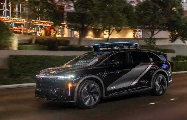 Rivian, Tesla ve Waymo’dan Robotaksi Hamlesi