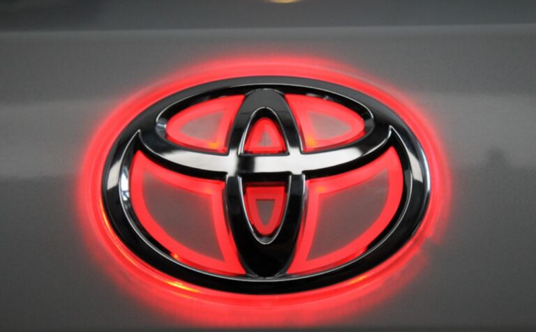 Tesla Hindistan’dan Çekildi, Toyota 1 Milyonluk Üretim Hedefiyle Öne Çıkıyor