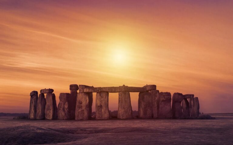 Stonehenge’in Gizemli Sunak Taşı: İskoçya’dan İngiltere’ye Uzanan Yolculuk