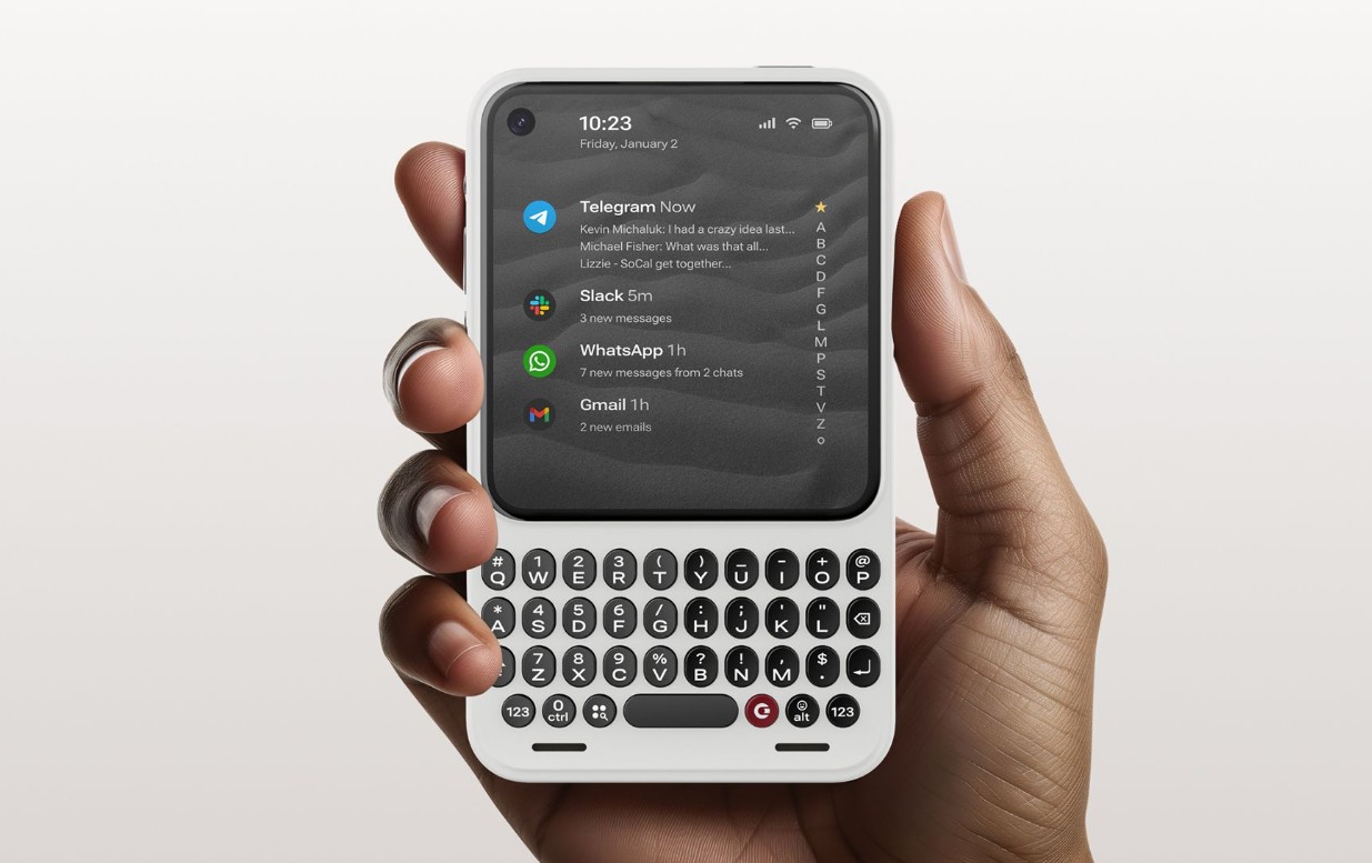 Clicks Communicator: Nostaljik Klavyeli Akıllı Telefon