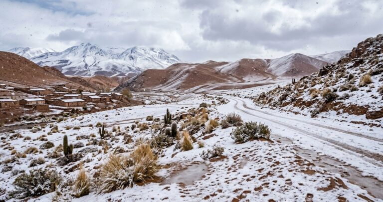Atacama Çölü Beyaza Büründü: Dünyanın En Kurak Bölgesinde Kar Mucizesi